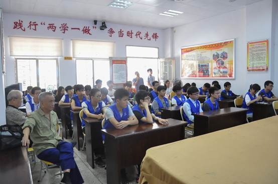 说明: c:\users\hs\appdata\local\temp\360zip$temp\360$0\座谈会现场（张富康摄）.jpg