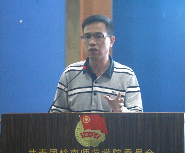 校团委李发武书记讲话.jpg