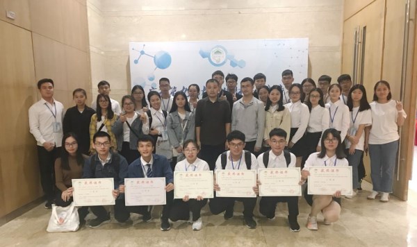 邹老师带领学生参加广东省材料创新大赛获奖合影