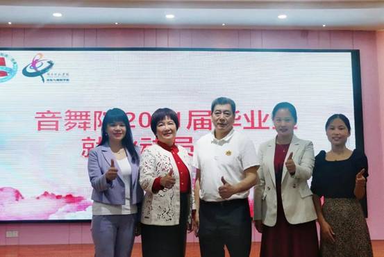 就业动员大会合照