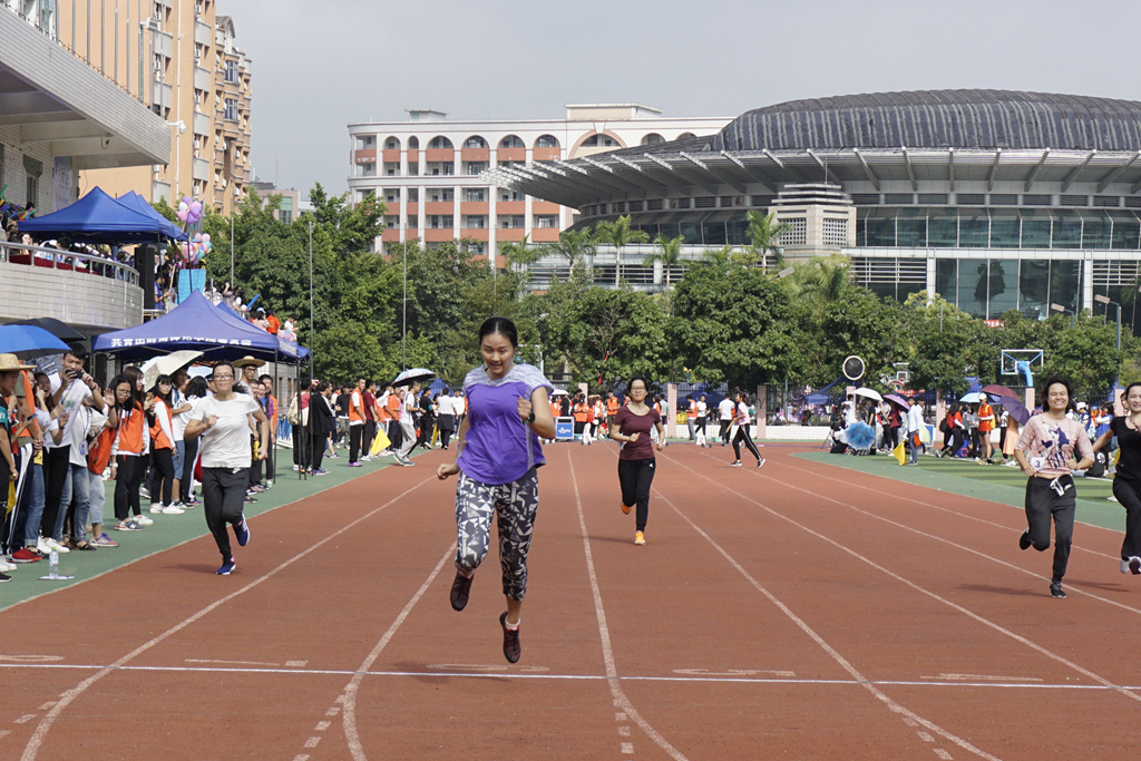 童慧丹老师100米比赛.jpg