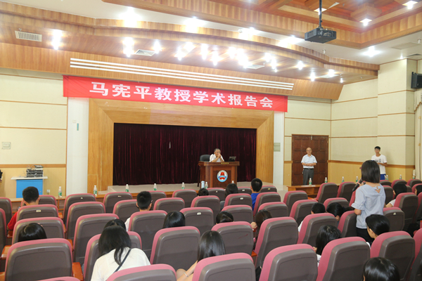 教授和学生互动