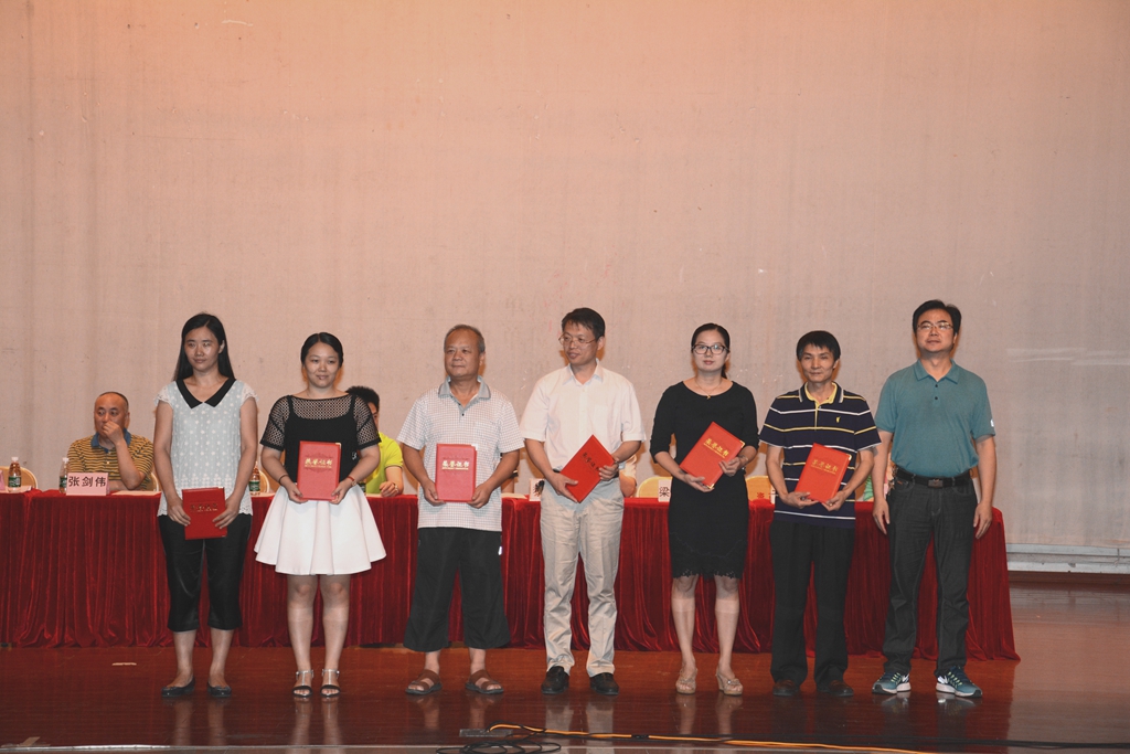 刘惠卿处长为优秀指导老师颁奖.jpg