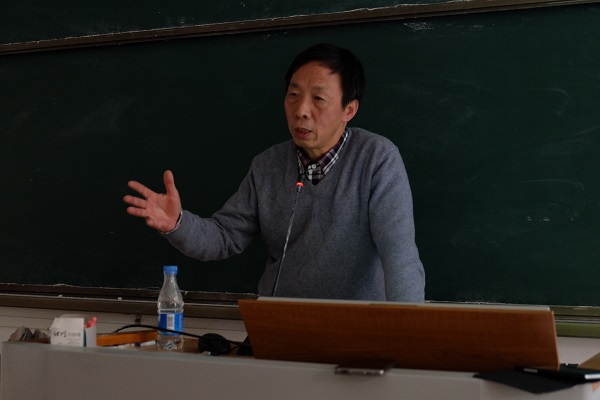 谢建社教授在演讲