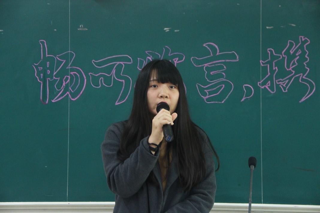 “优秀班长”伍曦晴发言