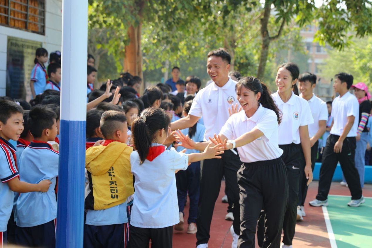 说明: C:\Users\gdly-01\Desktop\张家源\工作\体科院国奖事迹\C-李配丝横版.jpg