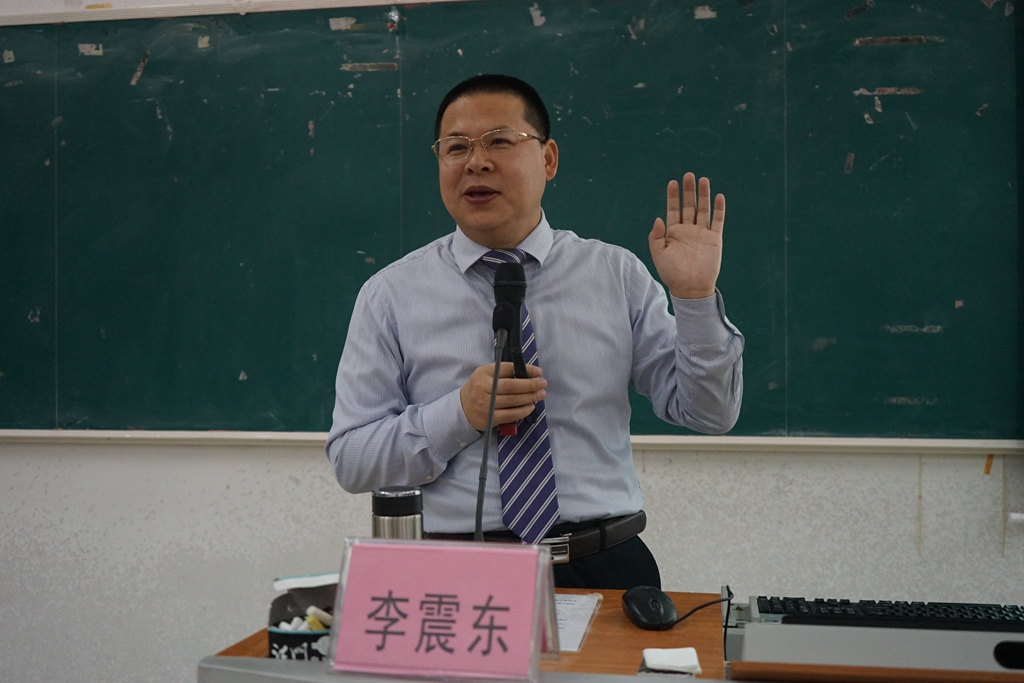 李震东教授演讲.jpg