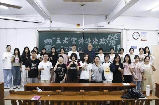 http://newsnew.lingnan.edu.cn/__local/0/2E/8B/6834291045ACE20AA08F6D5440A_4CB77788_251AA.jpeg