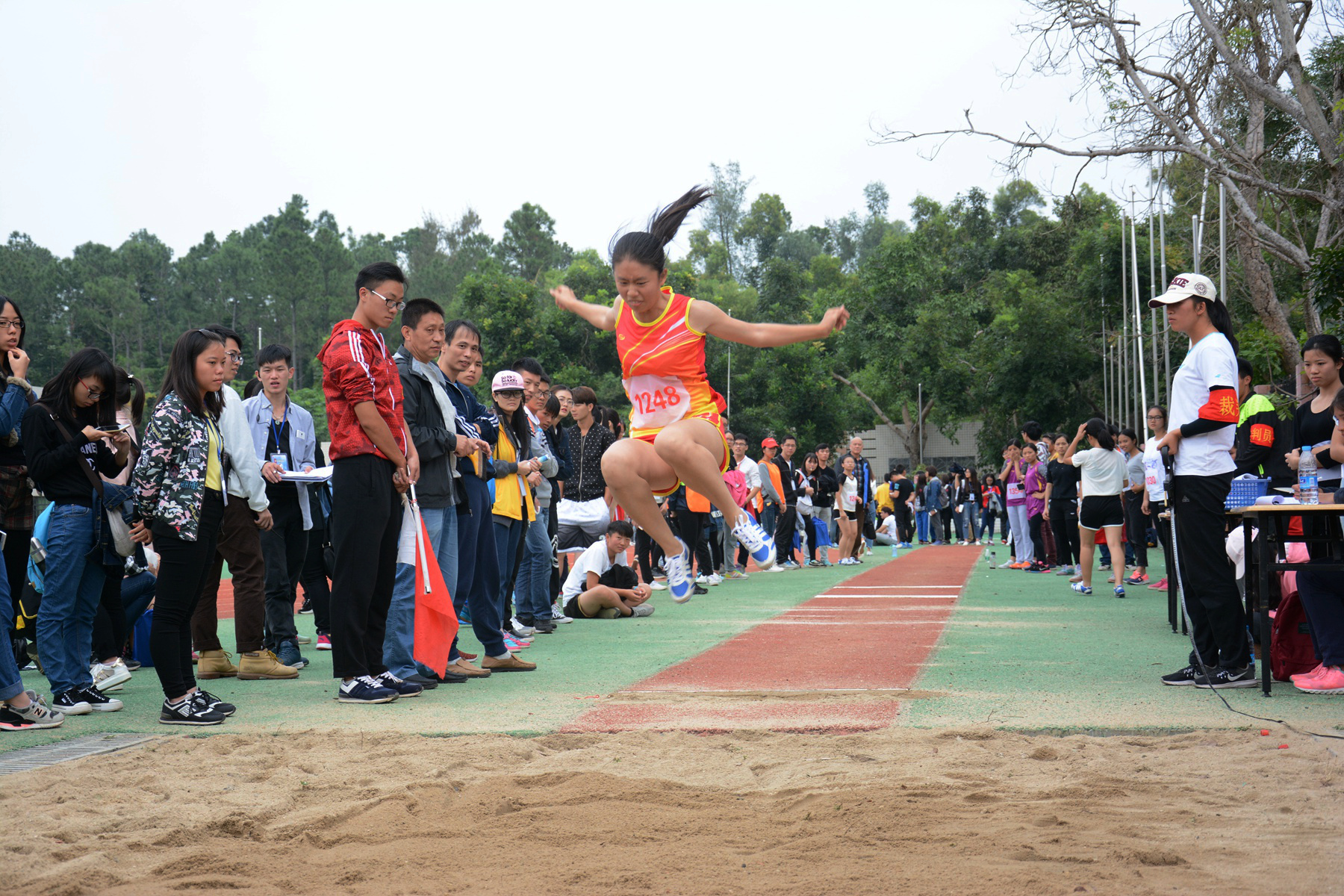 跳远剪影.JPG