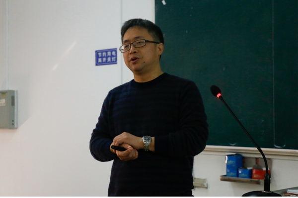潘泽泉教授讲课.JPG