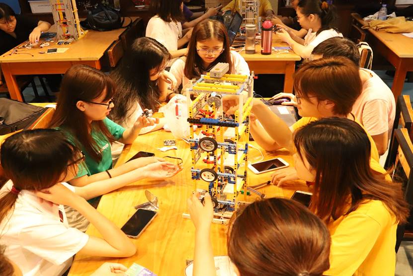说明: 智能电梯STEM活动.jpg