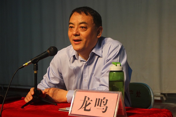 龙鸣老师讲课.JPG