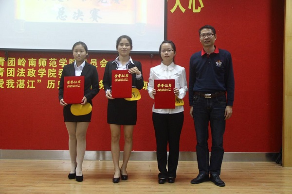 全柱副书记与获三等奖学院选手合影.JPG