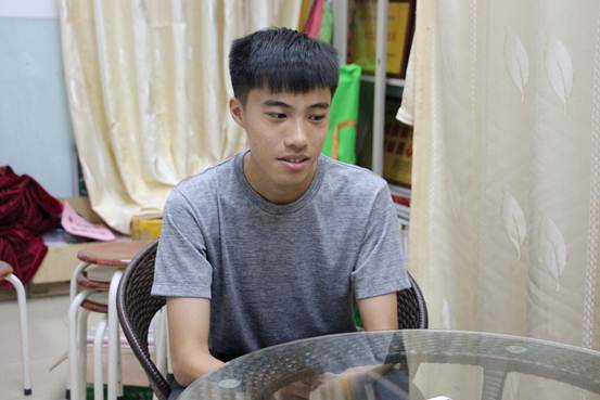 说明: 师兄特写