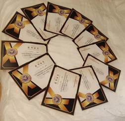 图片包含 桌子, 钟表, 在, 躺描述已自动生成