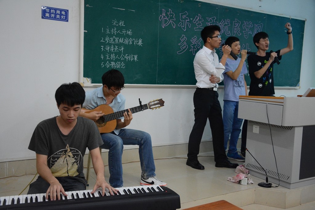 宿舍成员表演节目