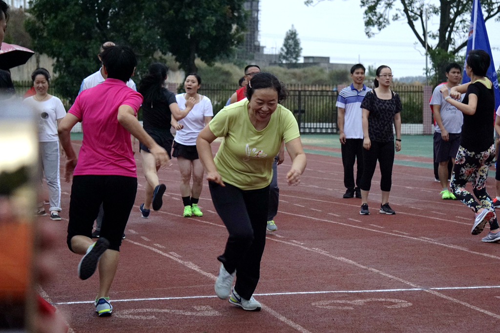 法政院教职工8x50米接力赛.jpg