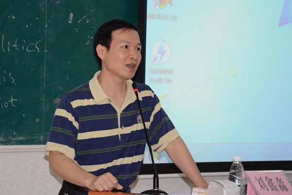 刘鑫淼教授讲课.jpg