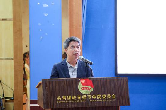 说明: 吴万发言陈茂桑摄