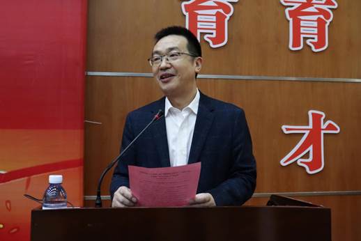 李思宇摄特写（金义富副校长发言）