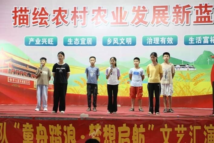 节目《诗歌朗诵》(陆映柔摄)