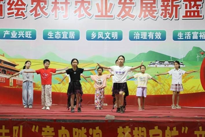 舞蹈节目《上春山》(陆映柔摄)