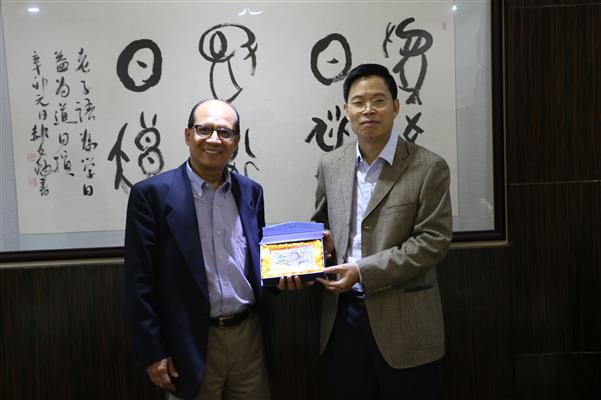 说明: http://news.lingnan.edu.cn/files/2015/12-9/9b50c01a-ef89-44a3-abbb-d7e4907e898b.jpg