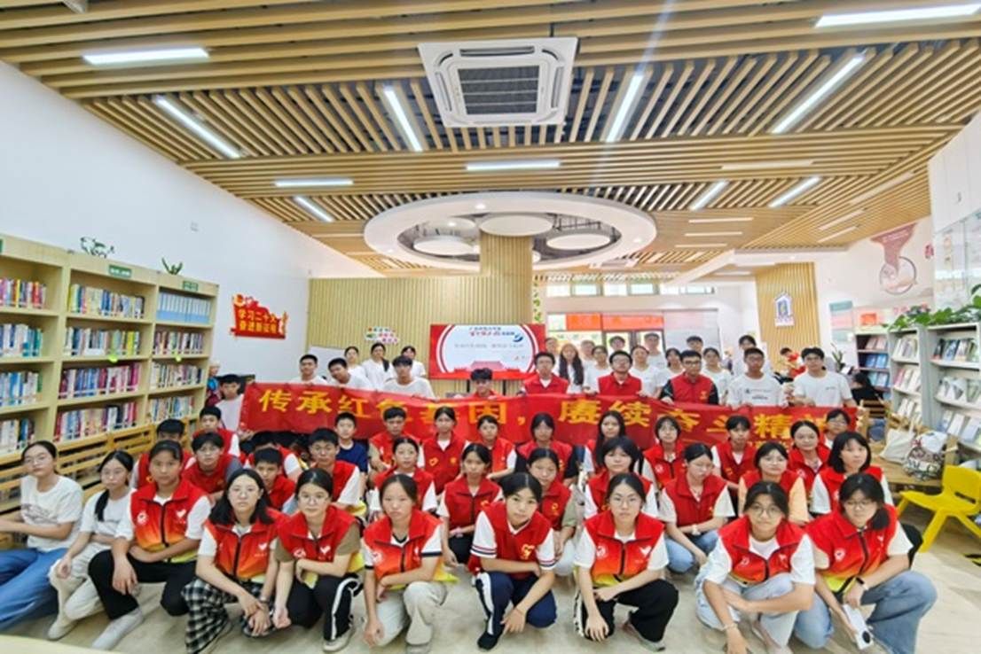 3.突击队队员们与志愿者们的大合照