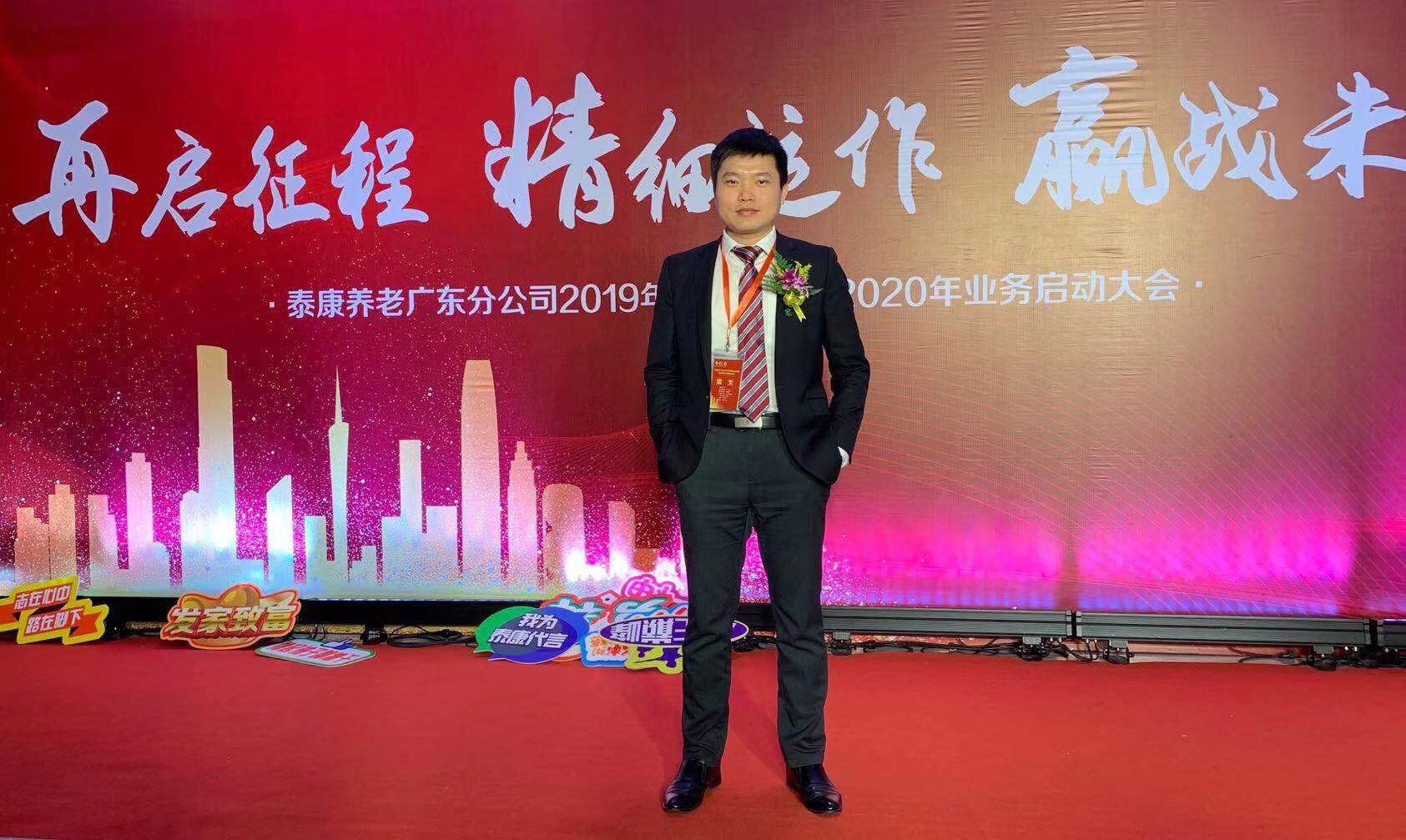 梁戈 个人照片.jpg