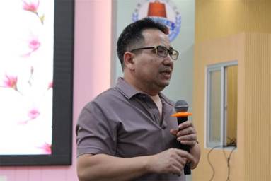 马生健老师解答  冯颖珊摄