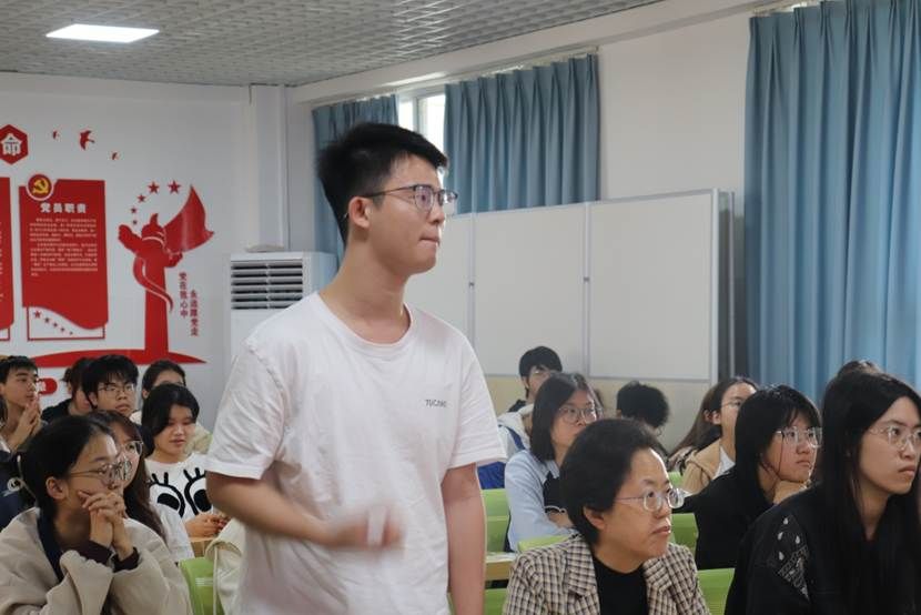 提问环节冯颖珊摄 (2)