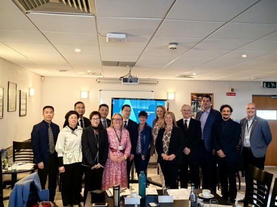 我校领导出发爱尔兰理工大学合影