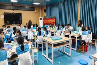 学生在进行实验