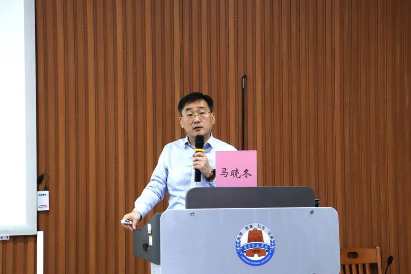 马教授冯颖珊摄