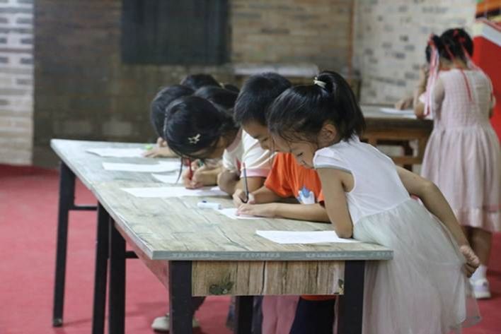 硬笔书法展示现场(陆映柔摄)