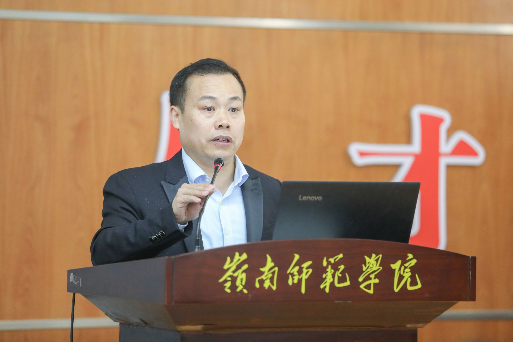 5 教学发展与质量测评中心临时负责人、 教务处副处长尹宁伟作预评估整改工作部署.jpg