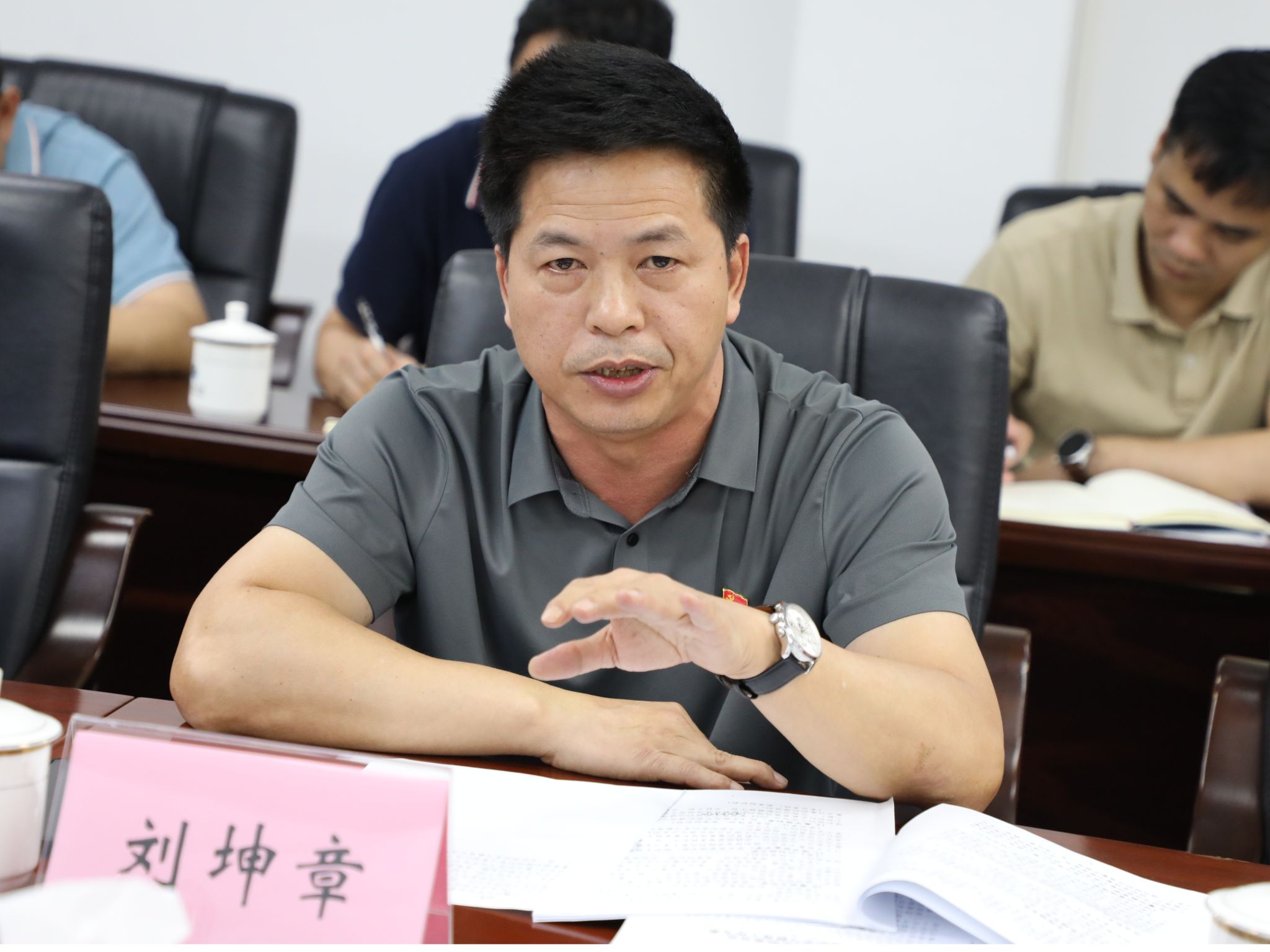 5 党委常委、宣传部部长刘坤章汇报理论学习工作方案.JPG