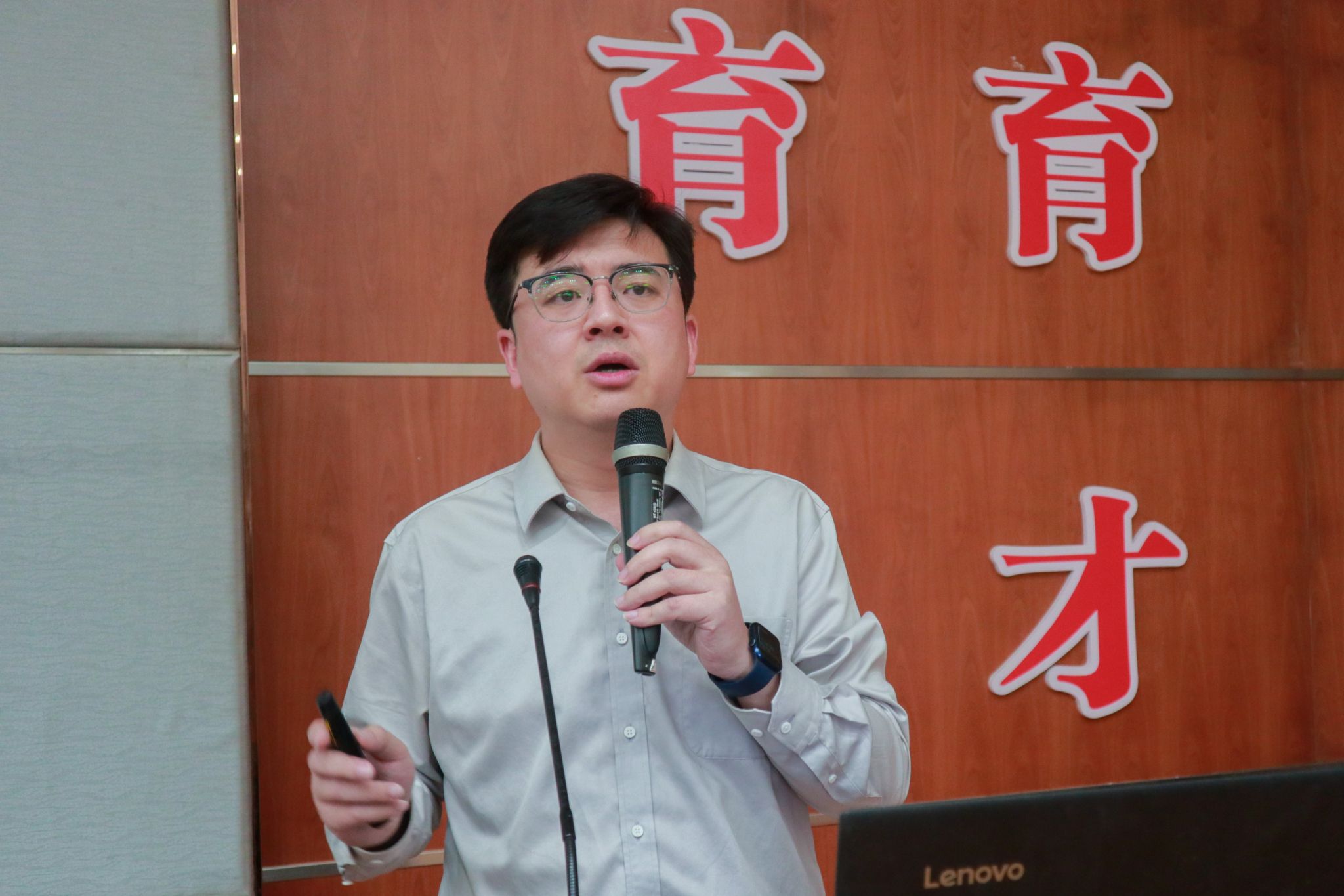 刘灵楸摄 (11)杨其祥博士特写.jpg