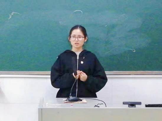 说明: 学生党员讲话3