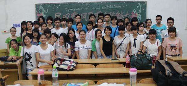 宣传人合影留念