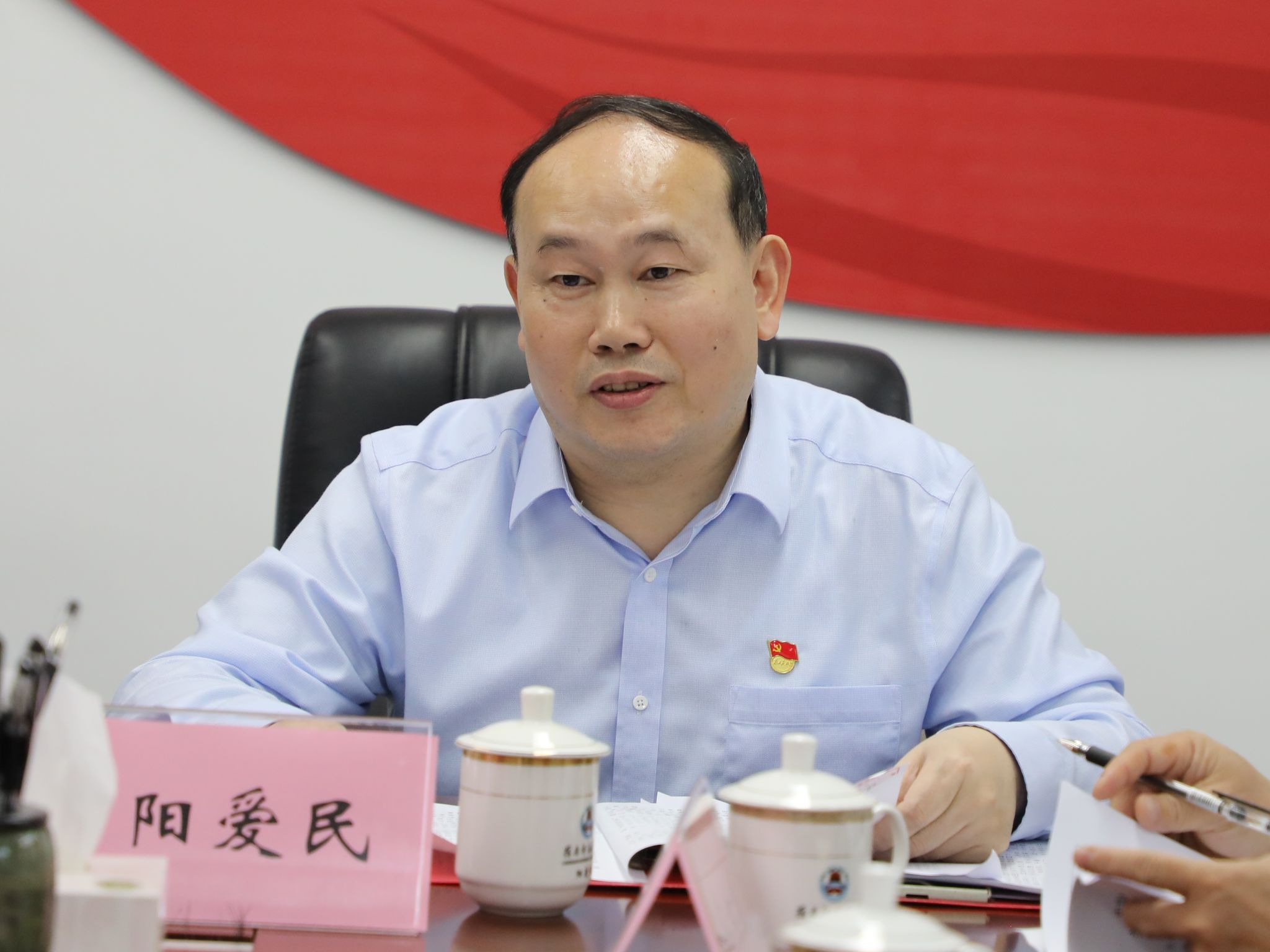 3 校长阳爱民传达学习上级会议和文件精神.JPG