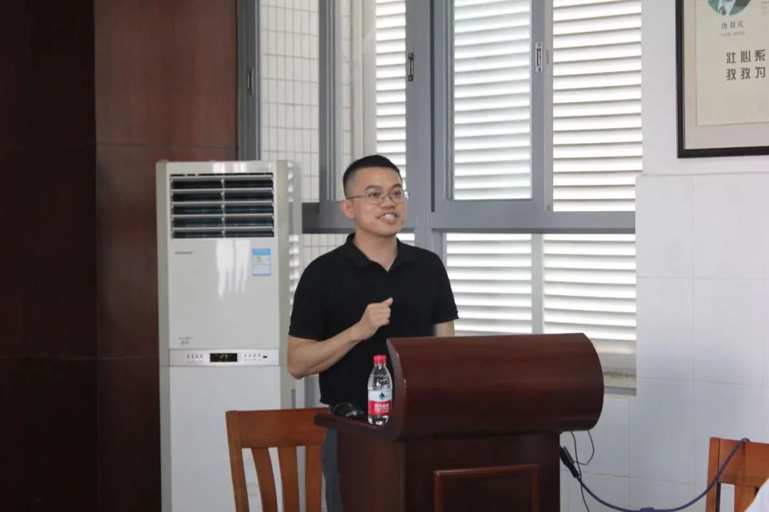 主讲.jpg 主讲.jpg