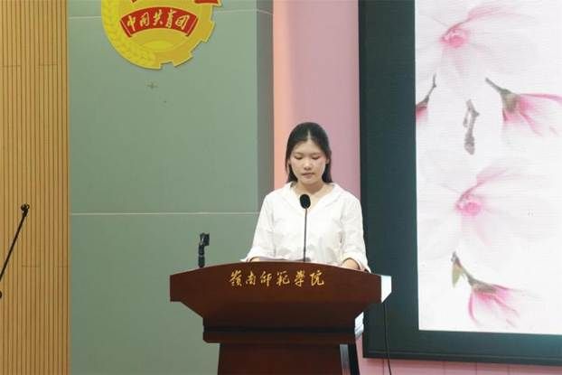 新生代表（1) 侯佳宁摄