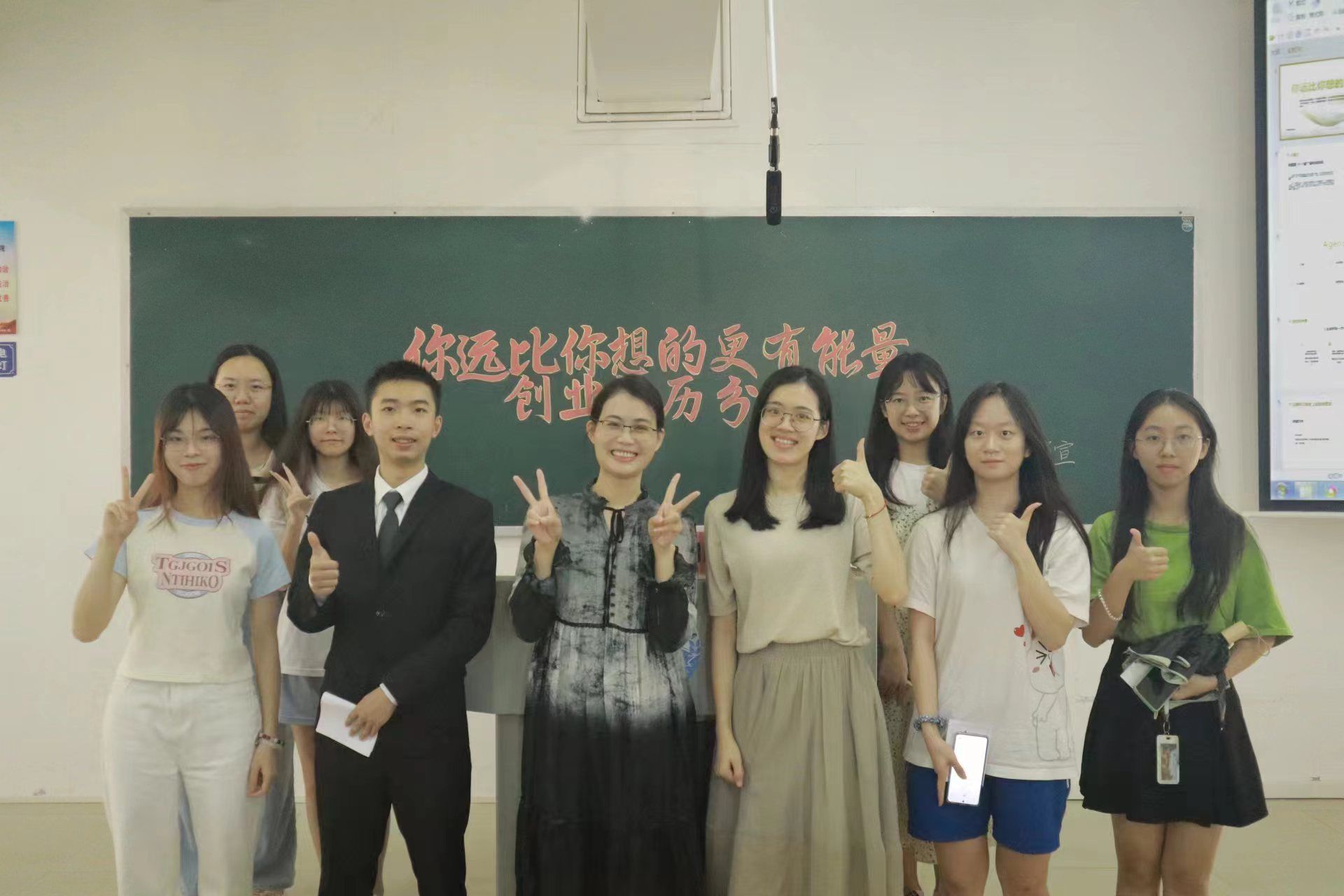 大合照 陈丝怡.jpg