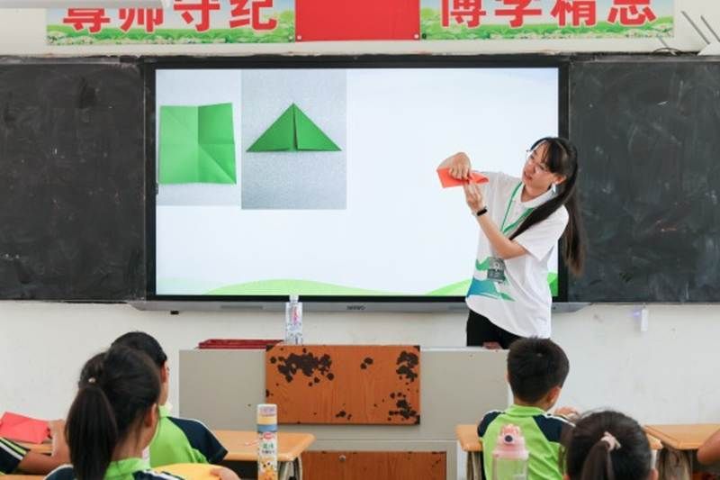 陈泉燕老师演示手工折纸