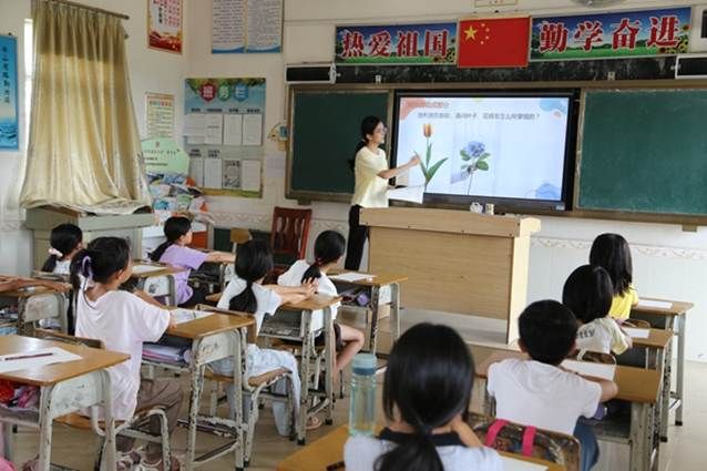 美术课堂(陆映柔摄)